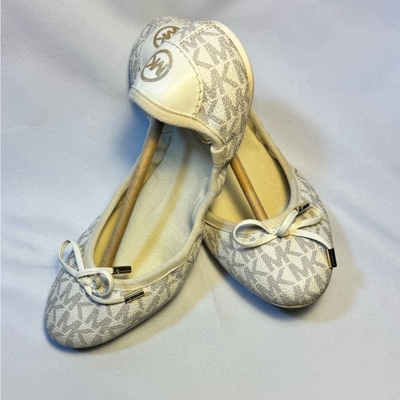 Women's White Ballet Flats - Picture 2 of 4